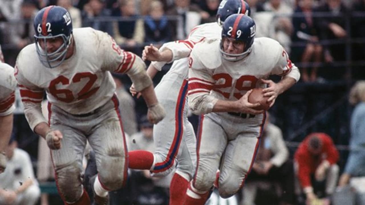 Alex Webster, Former N.Y. Giants Running Back, Coach, Dies at 80 - Bloomberg