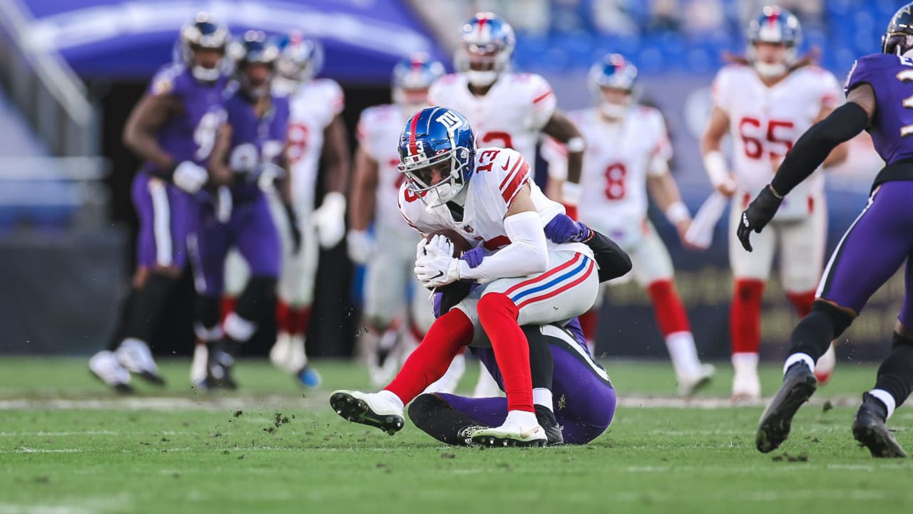 Giants take ball away from Ravens at goal line