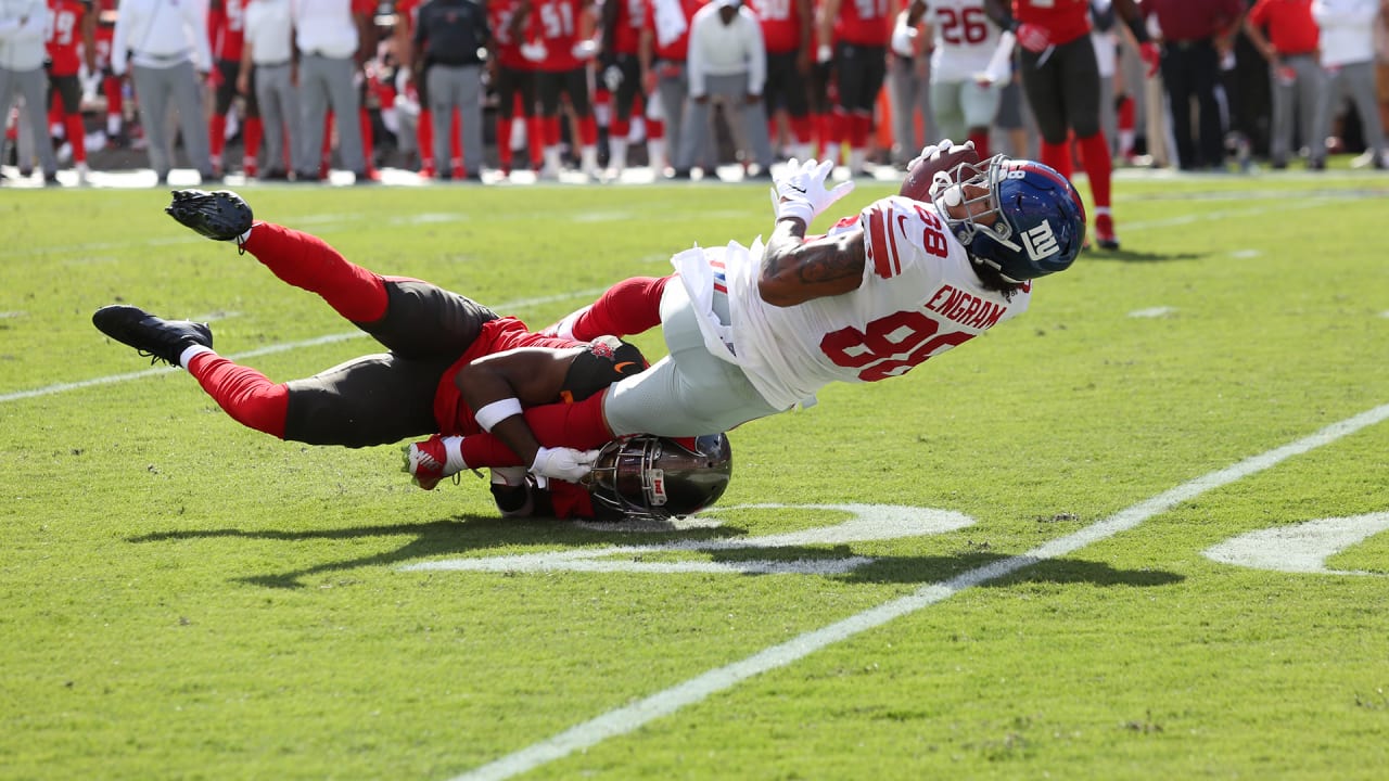 Evan Engram reaches up for one-hand snag