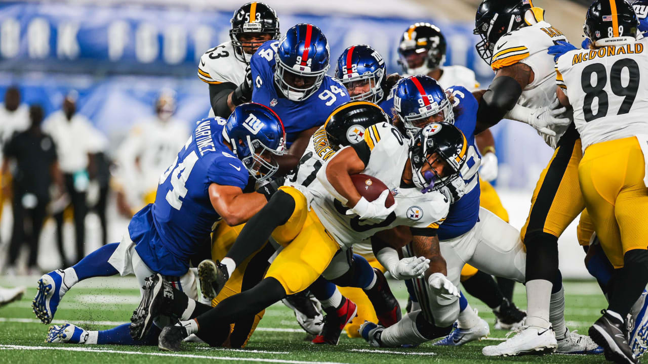 Game Photos Giants take on the Steelers