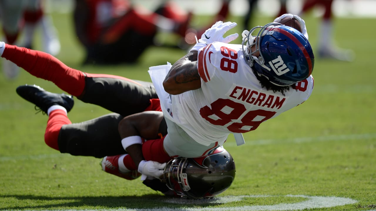 Jones sparkles in his start, Giants rally past Bucs, 32-31