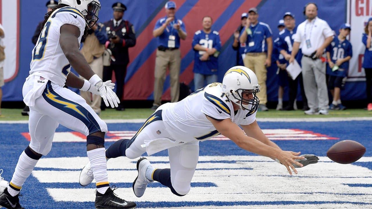 Chargers botch snap in end zone for Giants safety