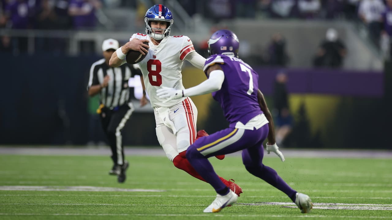 Daniel Jones stiffarms Patrick Peterson on 15yard run Giants vs. Vikings Wild Card Highlights