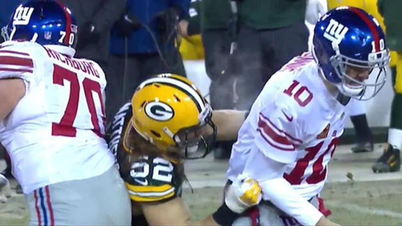 Photo: Green Bay Packers Clay Matthews hits New York Giants Eli Manning at  MetLife Stadium in New Jersey - NYP20111204112 