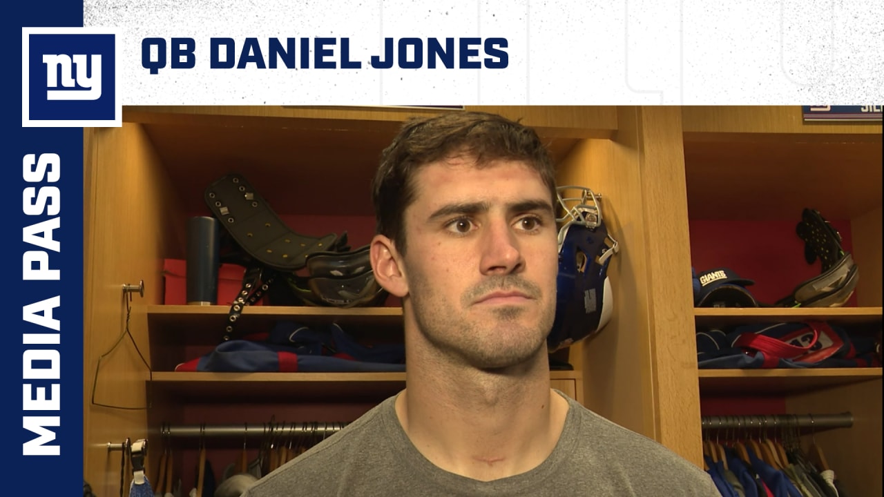 Eagles literally knocking the contacts out of Daniel Jones 