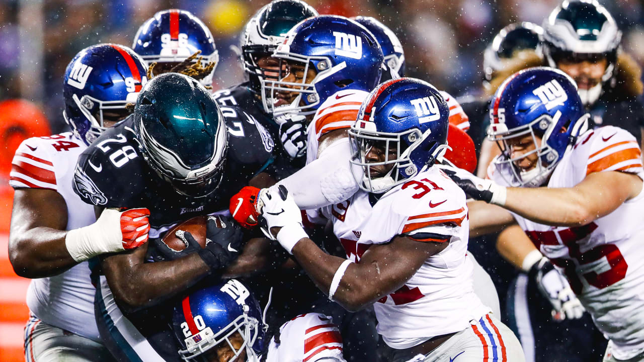 Eagles grounded by own mistakes against Giants, 4 turnovers