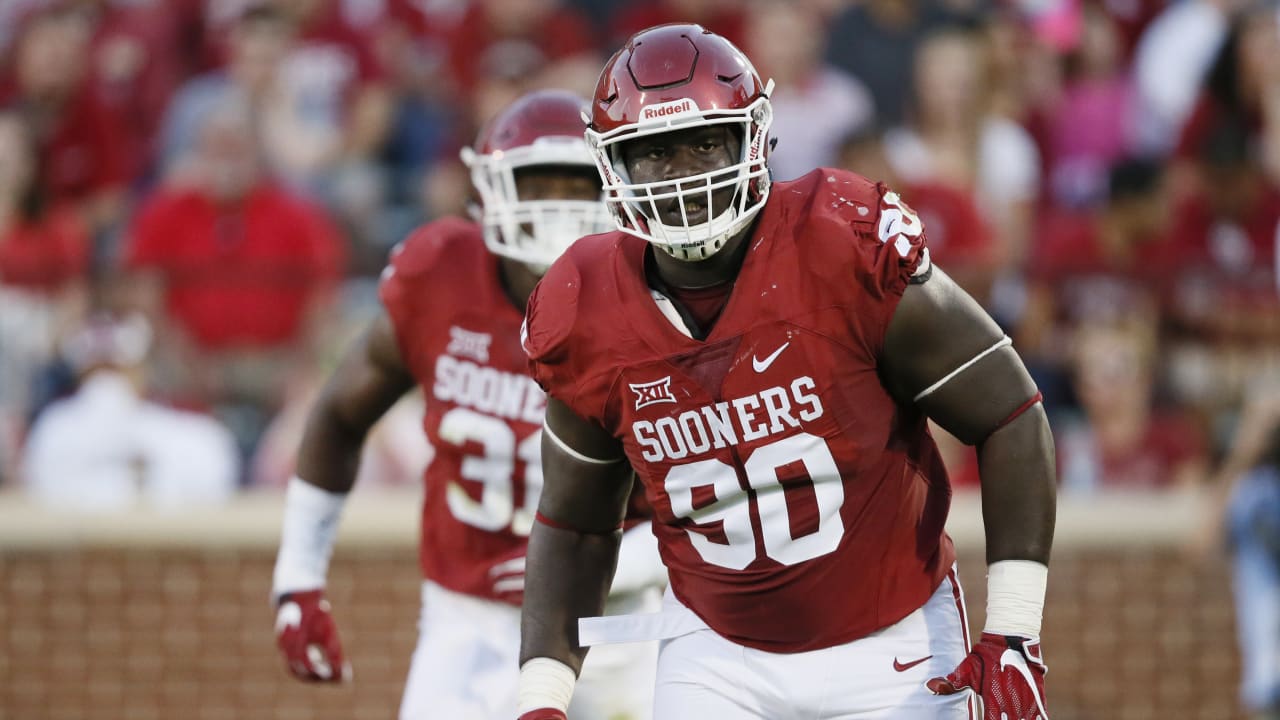 Oklahoma defensive lineman Neville Gallimore (90) tackles LSU quarterback  Joe Burrow (9during t …