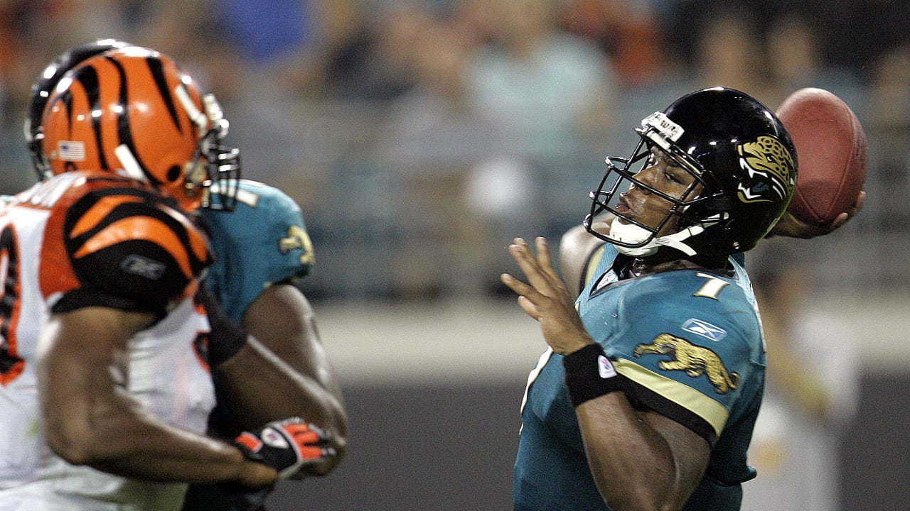 David Garrard of the Jacksonville Jaguars talks to Ben