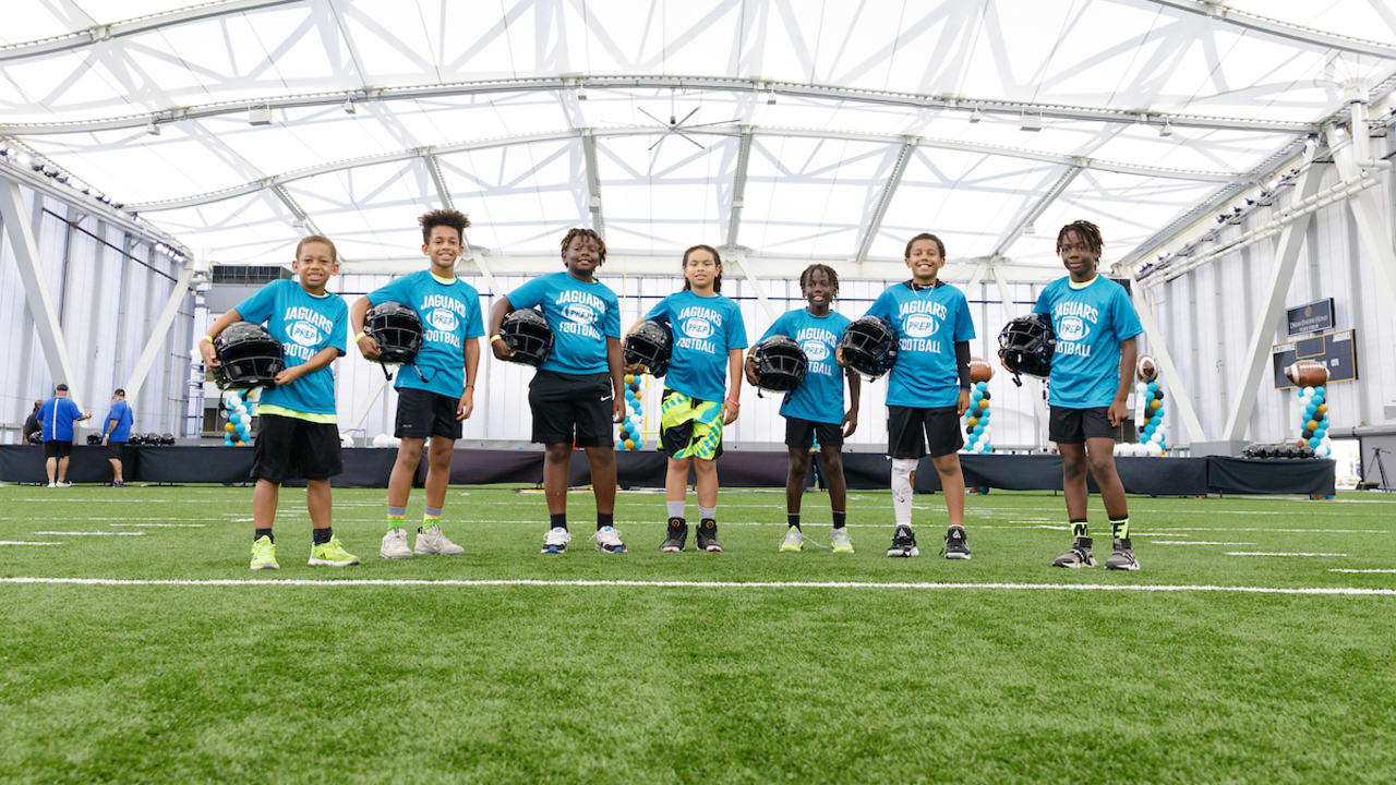 Jacksonville youth football teams practice on TIAA Bank Field