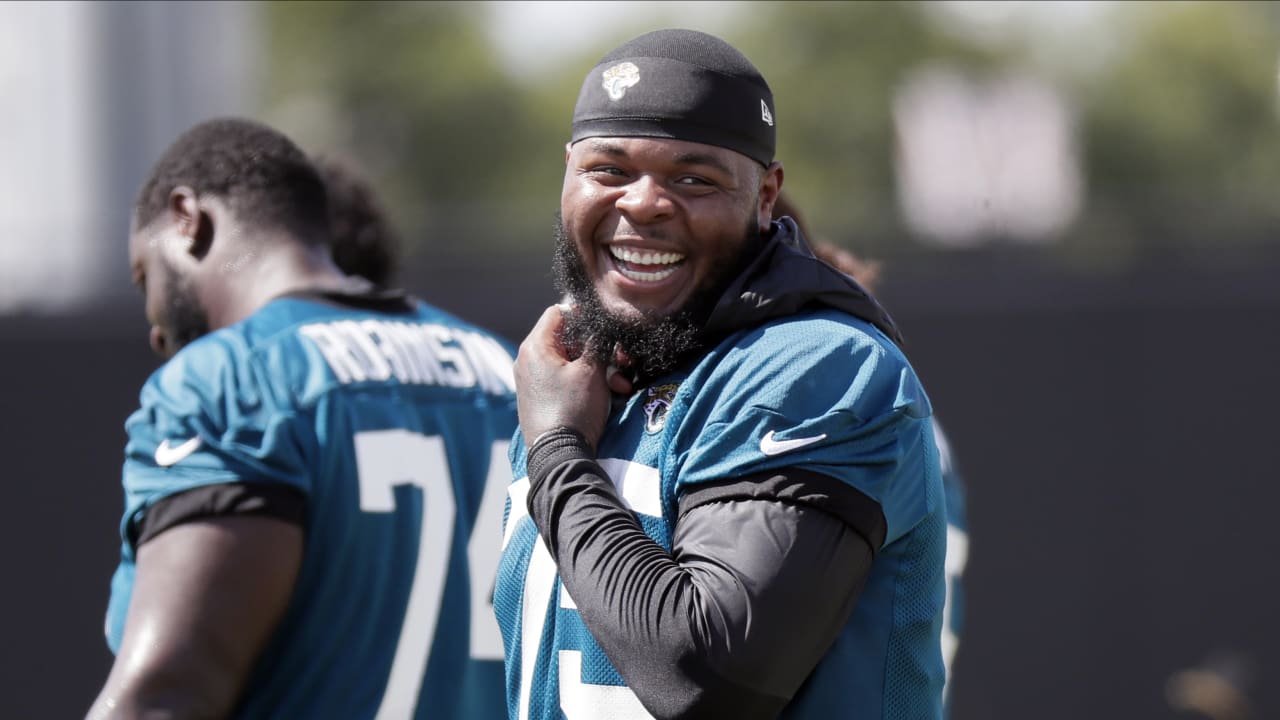 Jawaan Taylor shows off speed and friendship with Jaguars