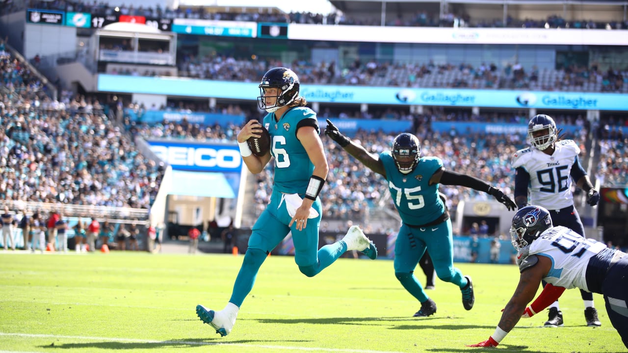 Watch: Chargers WR Mike Williams toe taps in the end zone vs. Jaguars