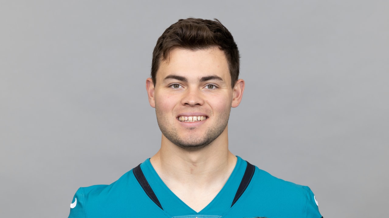 Jaguars 3rd-string QB Nathan Rourke breaks 4 tackles in play of the  preseason