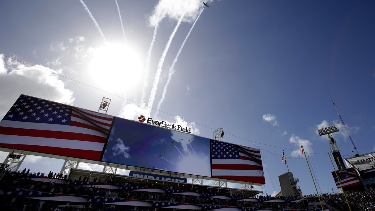 Los Angeles Chargers vs. Jacksonville Jaguars. Fans support on NFL Game.  Silhouette of supporters, big screen with two rivals in background Stock  Photo - Alamy