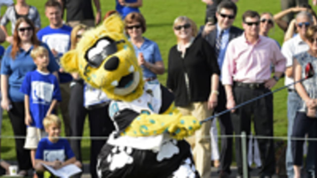 Jaxson DeVille, Jacksonville Jaguars Mascot Challenges Blue