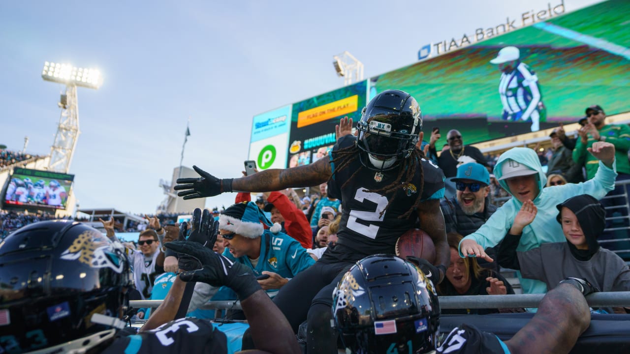 Jets players in Christmas spirit with pregame outfits ahead of crucial  Jaguars matchup