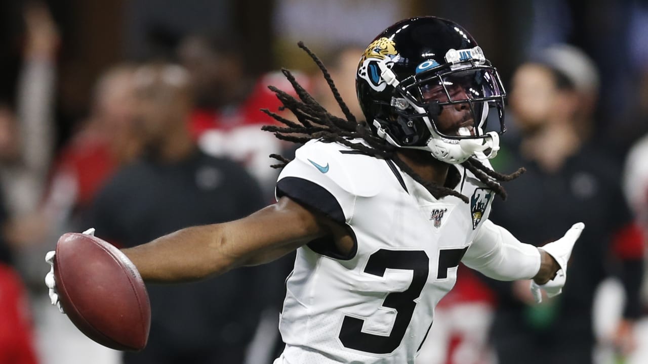 Jacksonville Jaguars cornerback Tre Herndon (37) lines up for a