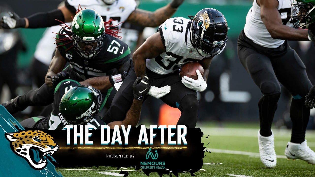 Jacksonville, FL, USA. 22nd Nov, 2020. Jacksonville Jaguars running back  James Robinson (30) during 1st half NFL football game between the  Pittsburgh Steelers and the Jacksonville Jaguars at TIAA Bank Field in