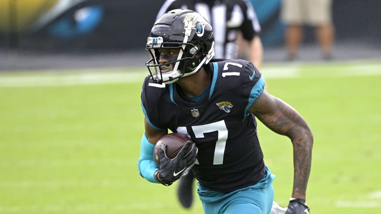 Jaguars fans call out NFL Shop for picture of DJ Chark