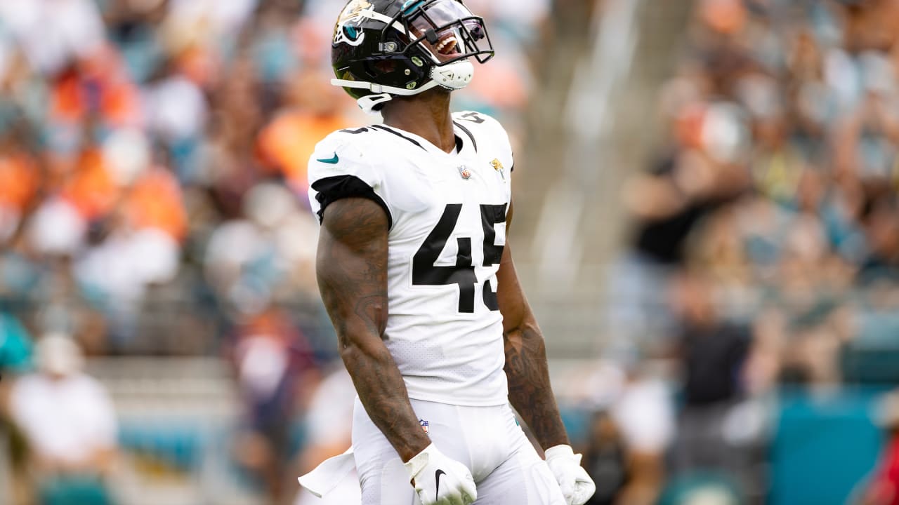 Jacksonville, FL, USA. 19th Sep, 2021. Jacksonville Jaguars quarterback  Trevor Lawrence (16) during 2nd half NFL football game between the  DenverBroncos and the Jacksonville Jaguars. Denver defeated Jacksonville  23-13 at TIAA Bank