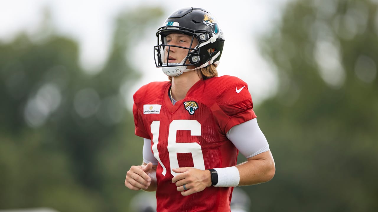 Jaguars elevate WR Jacob Harris to active roster with Zay Jones out