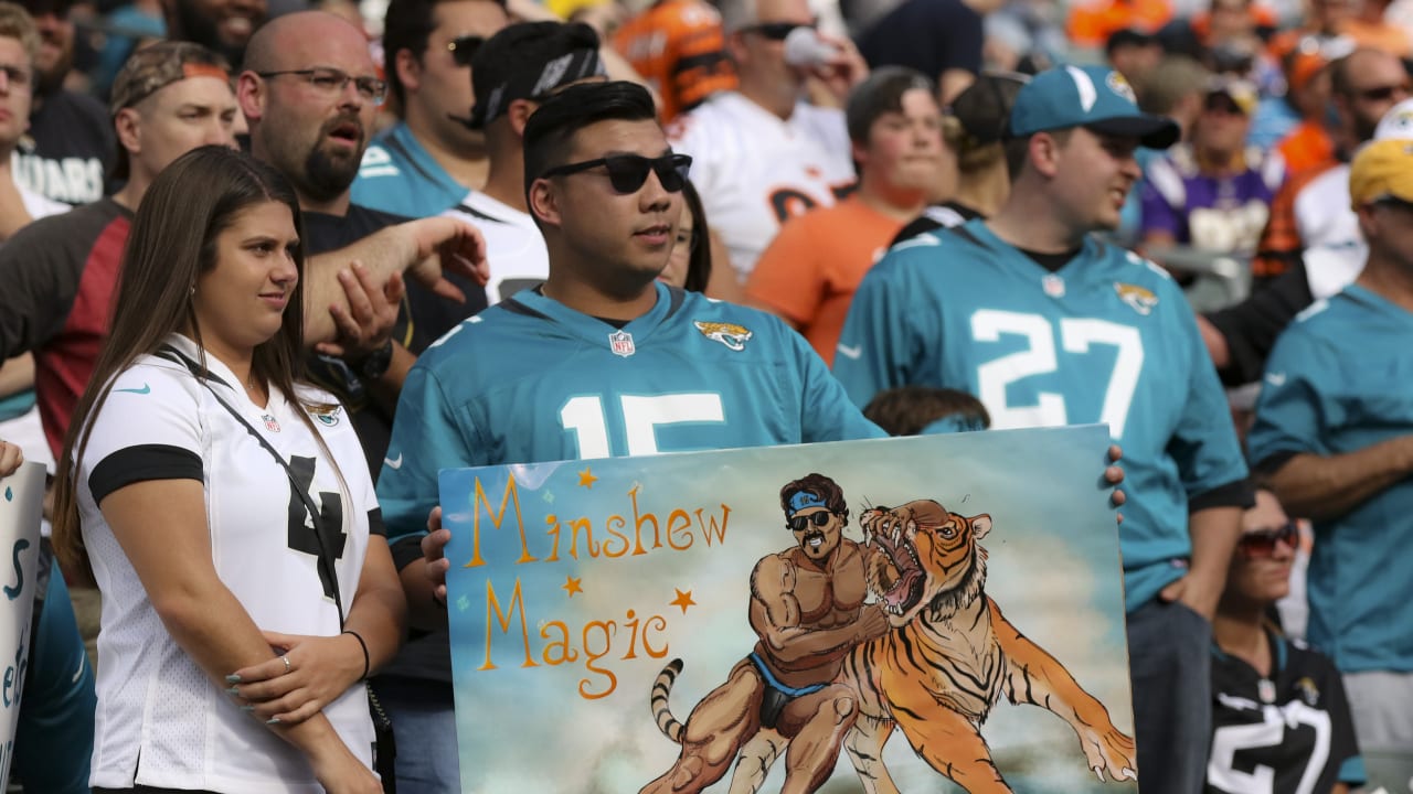 Photos: Jaguars fans showing their colors during Jags V. Chargers