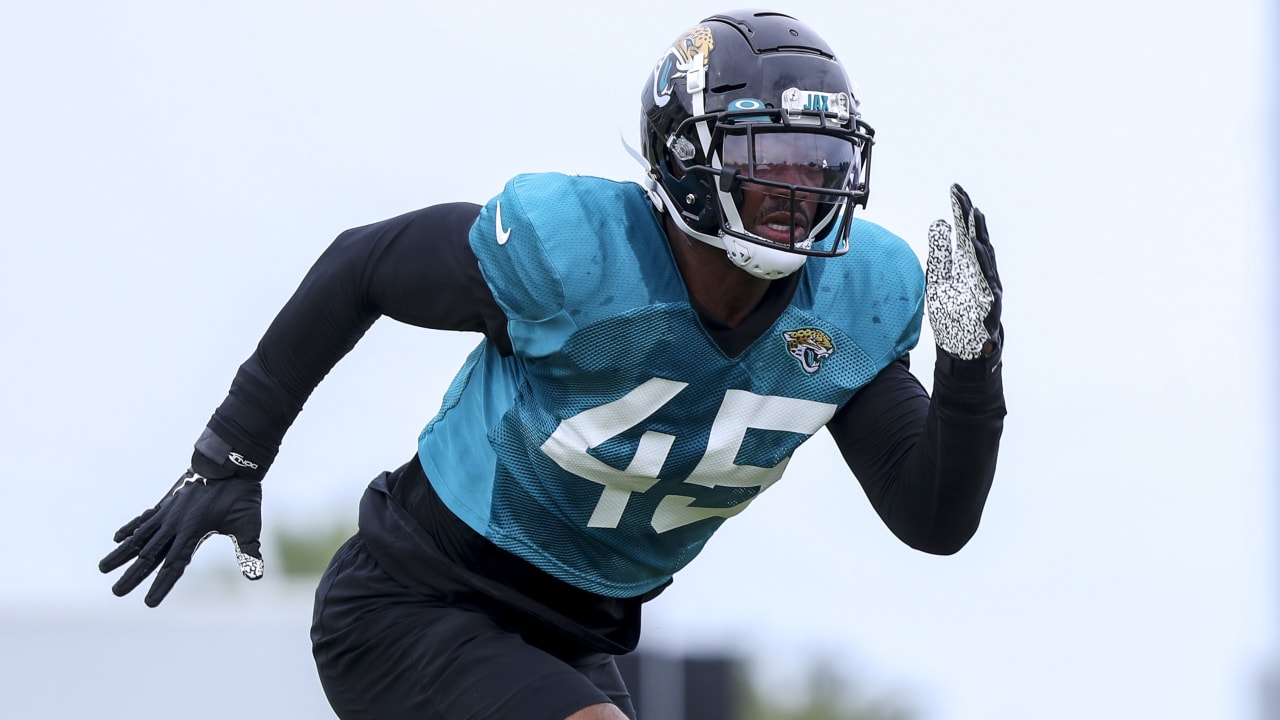 Jacksonville Jaguars K'Lavon Chaisson (45) performs a drill during