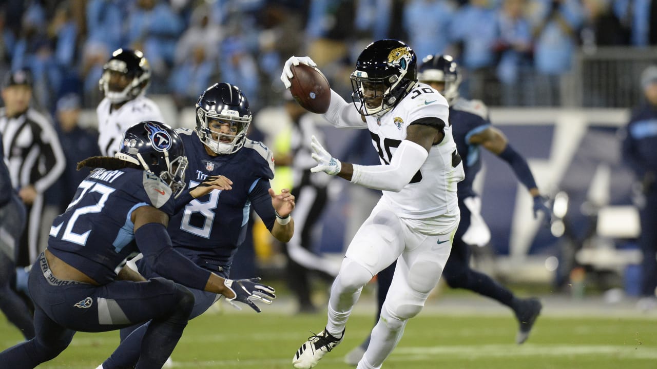 Tennessee Titans wide receiver Cameron Batson warms up prior to the