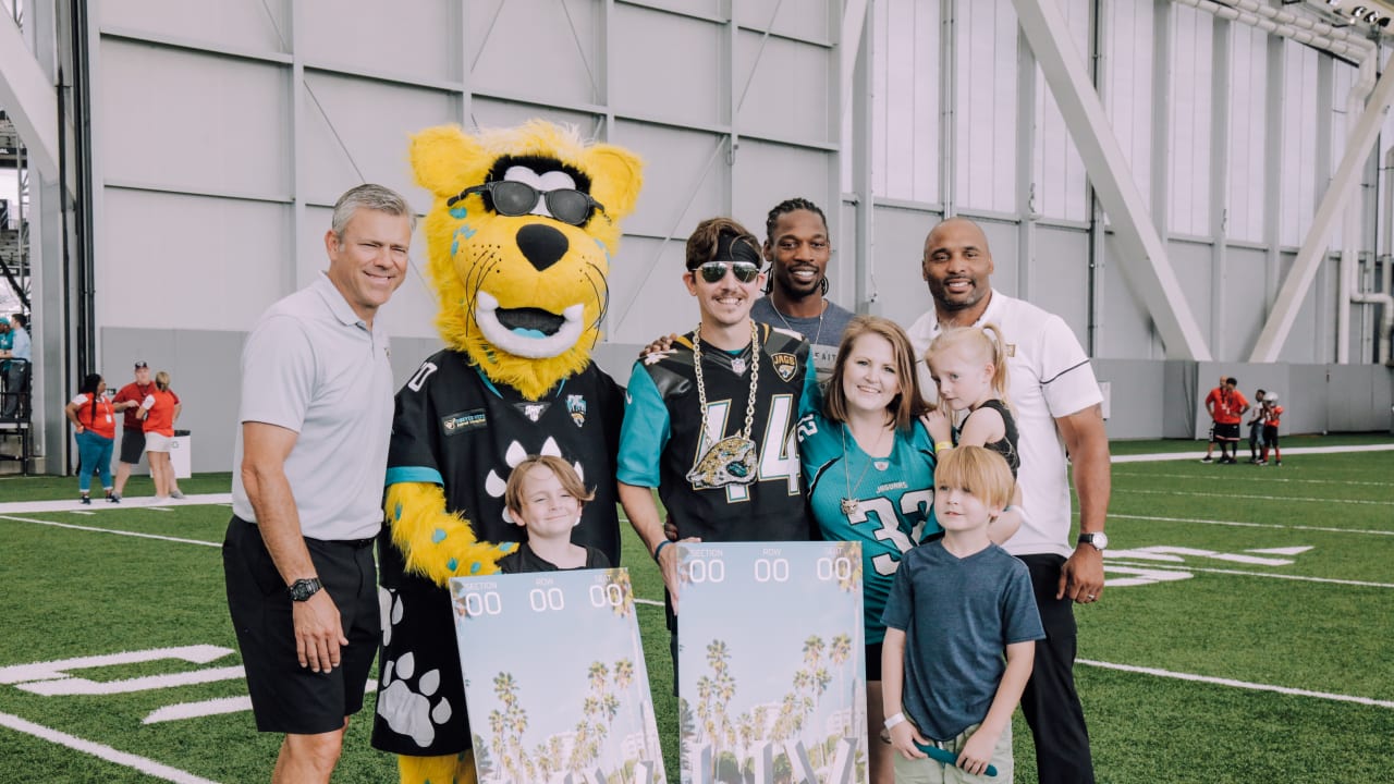 \ud83d\udce3 Fans Bring the Energy at Jaguars 2023 Stadium Practice