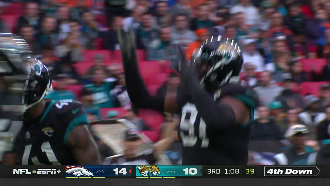 Highlight Travon Walker ambushes Wilson up the middle for powerful sack