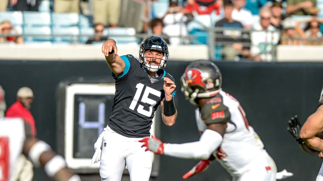 Leonard Fournette of the Jacksonville Jaguars dives into the end zone  News Photo - Getty Images