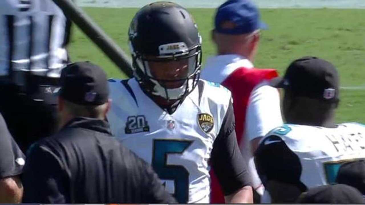 Highlight: Jags' D comes up with game-sealing fourth-down stop with Oluokun  tackle