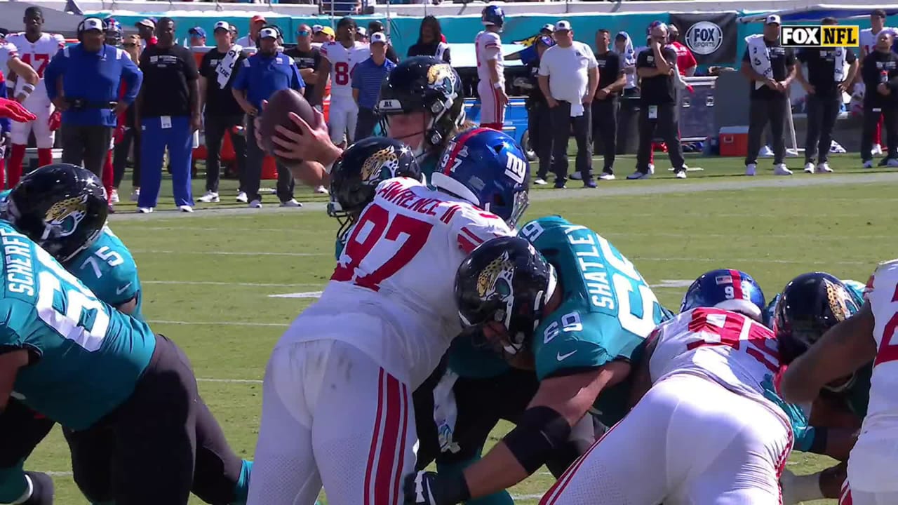 Highlight Trevor Lawrence leaps over the pile on QB sneak TD