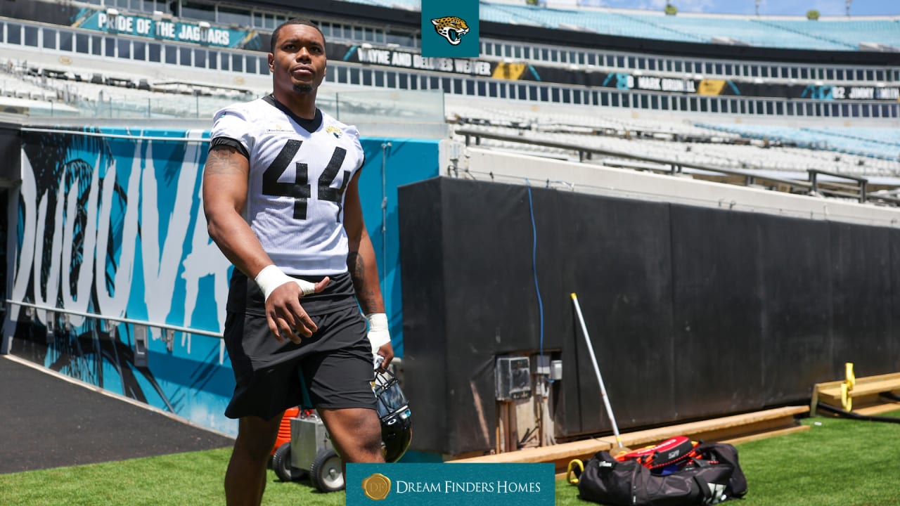 Travon Walker Jacksonville Jaguars Unsigned Pre-Snap Photograph