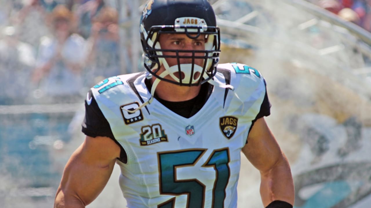 Jacksonville Jaguars middle linebacker Paul Posluszny, left, wears