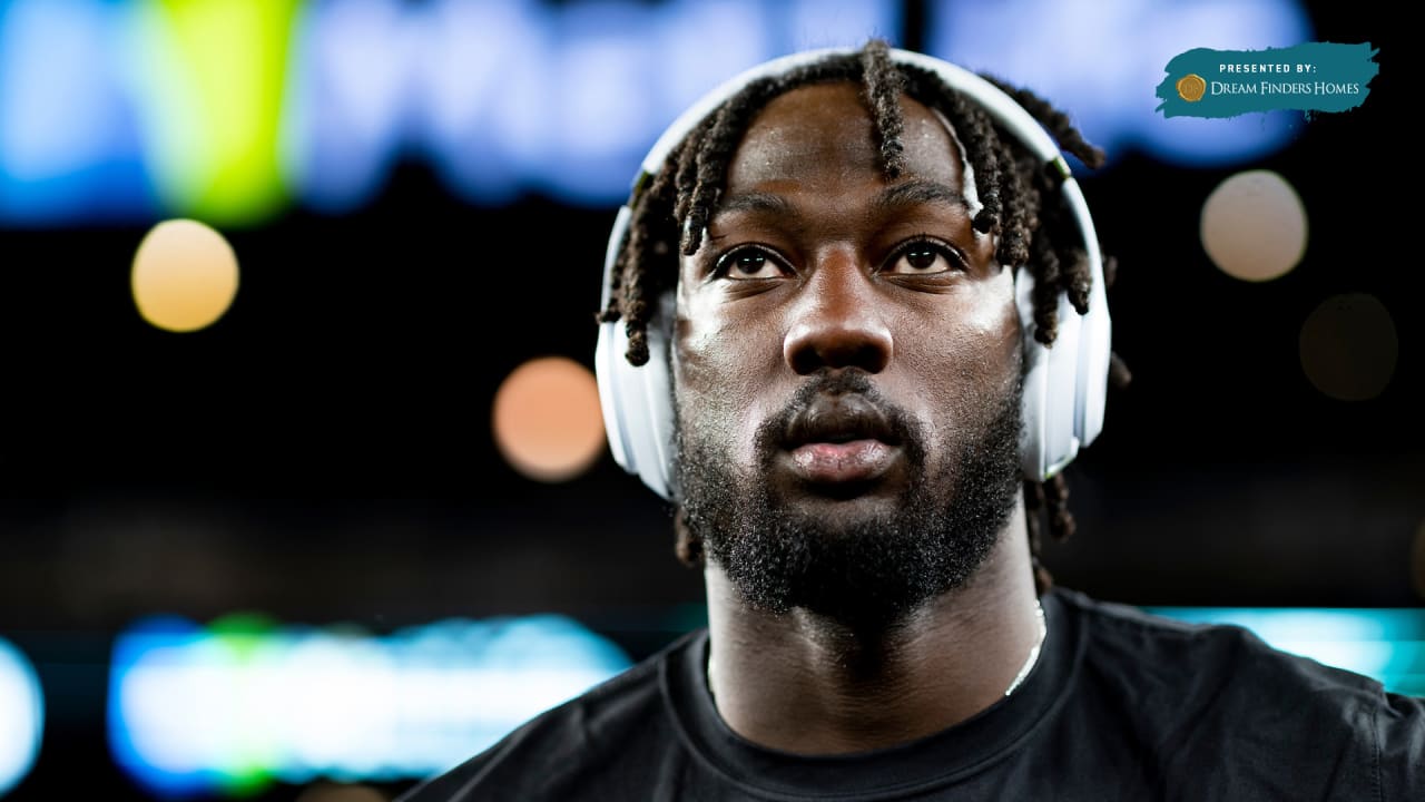 January 7, 2023: Jacksonville Jaguars linebacker Devin Lloyd (33) is  introduced before a game against the Tennessee Titans in Jacksonville, FL.  Romeo T Guzman/CSM/Sipa USA.(Credit Image: © Romeo Guzman/Cal Sport  Media/Sipa USA