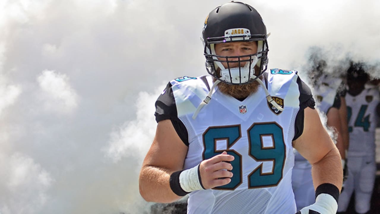 Jaguars re-sign offensive lineman Tyler Shatley