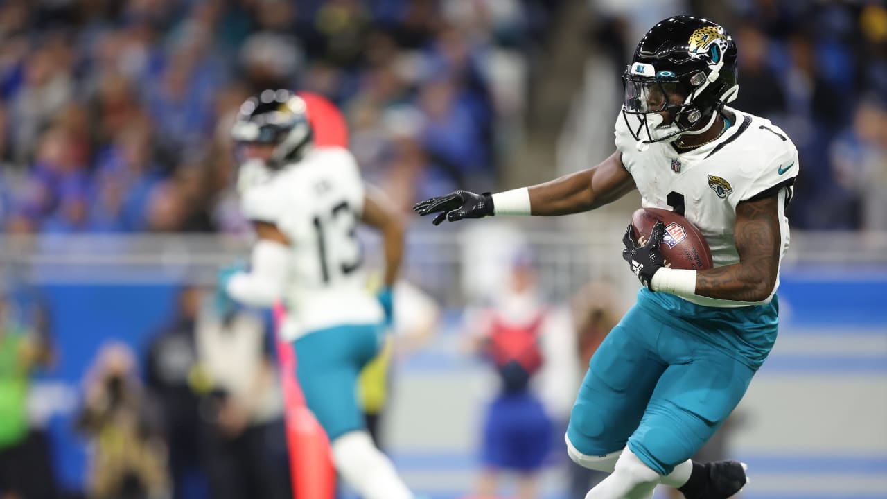 EAST RUTHERFORD, NJ - DECEMBER 22: Jacksonville Jaguars running back Travis  Etienne Jr. (1) during the National Football League game between the New  York Jets and the Jacksonville Jaguars on December 22