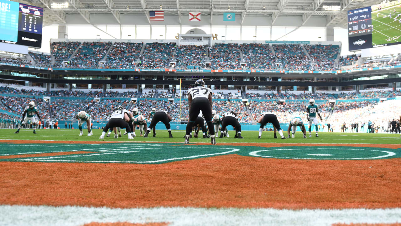 Miami Gardens, Florida, USA. 29th Sep, 2019. A group of Miami Dolphins  players get ready for a play during an NFL football game against Los  Angeles Chargers at the Hard Rock Stadium