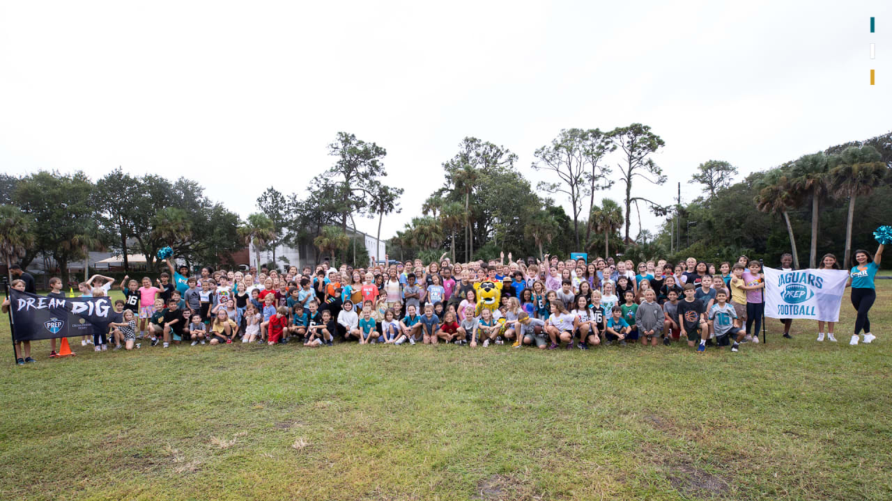 Jaguars host hispanic youth at NFL Play 60 Football Camp