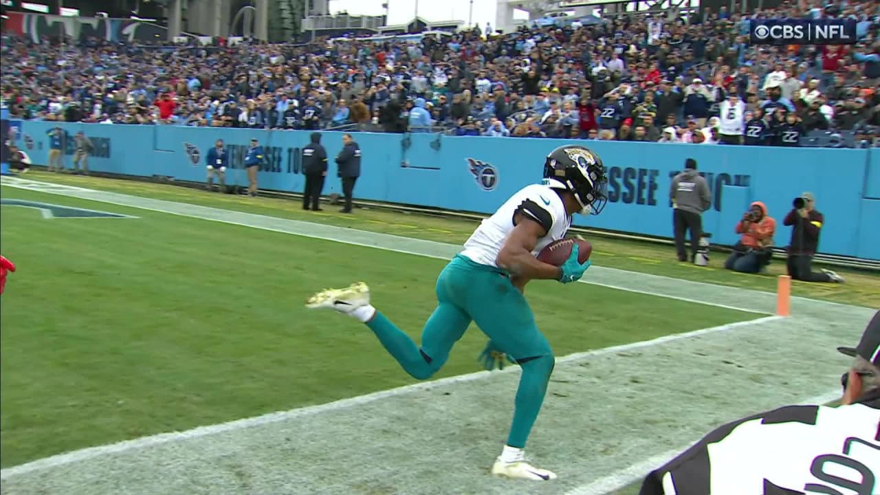 Can't-Miss Play: Zay Jones' Bobbling Toe-tap TD Catch Gives Jags Lead ...