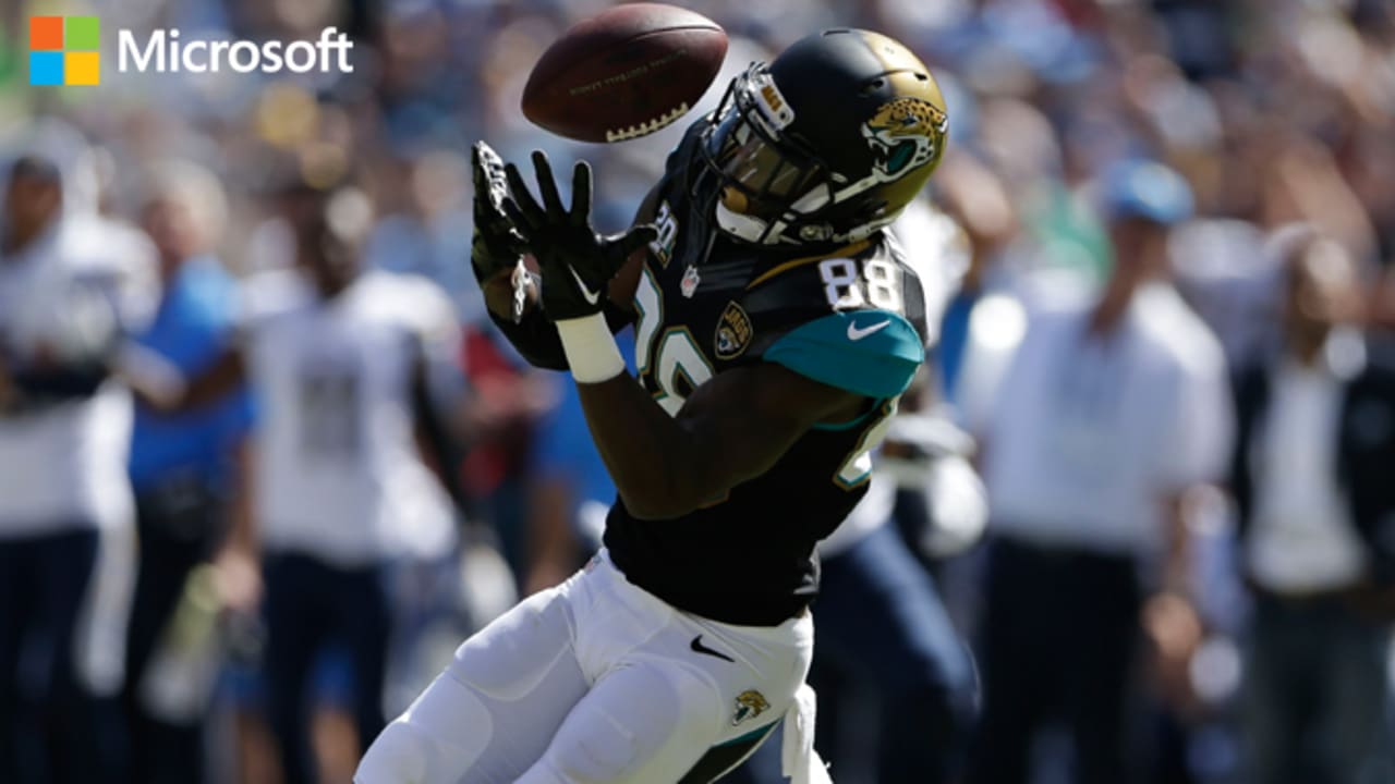 Miami Dolphins' Allen Hurns takes two brutal blows to the head on