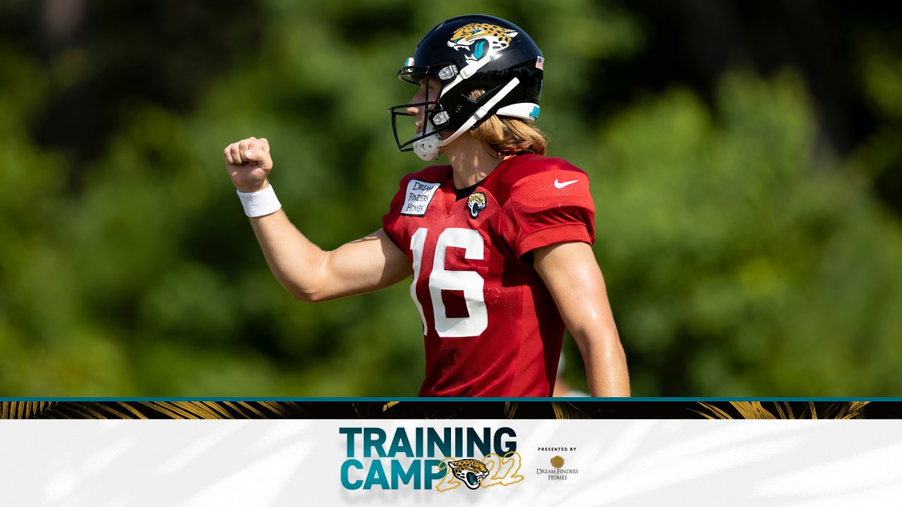 INGLEWOOD, CA - DECEMBER 05: Jacksonville Jaguars Quarterback Trevor  Lawrence (16) drops back to pass during the NFL game between the  Jacksonville Jaguars and the Los Angeles Rams on December 5, 2021