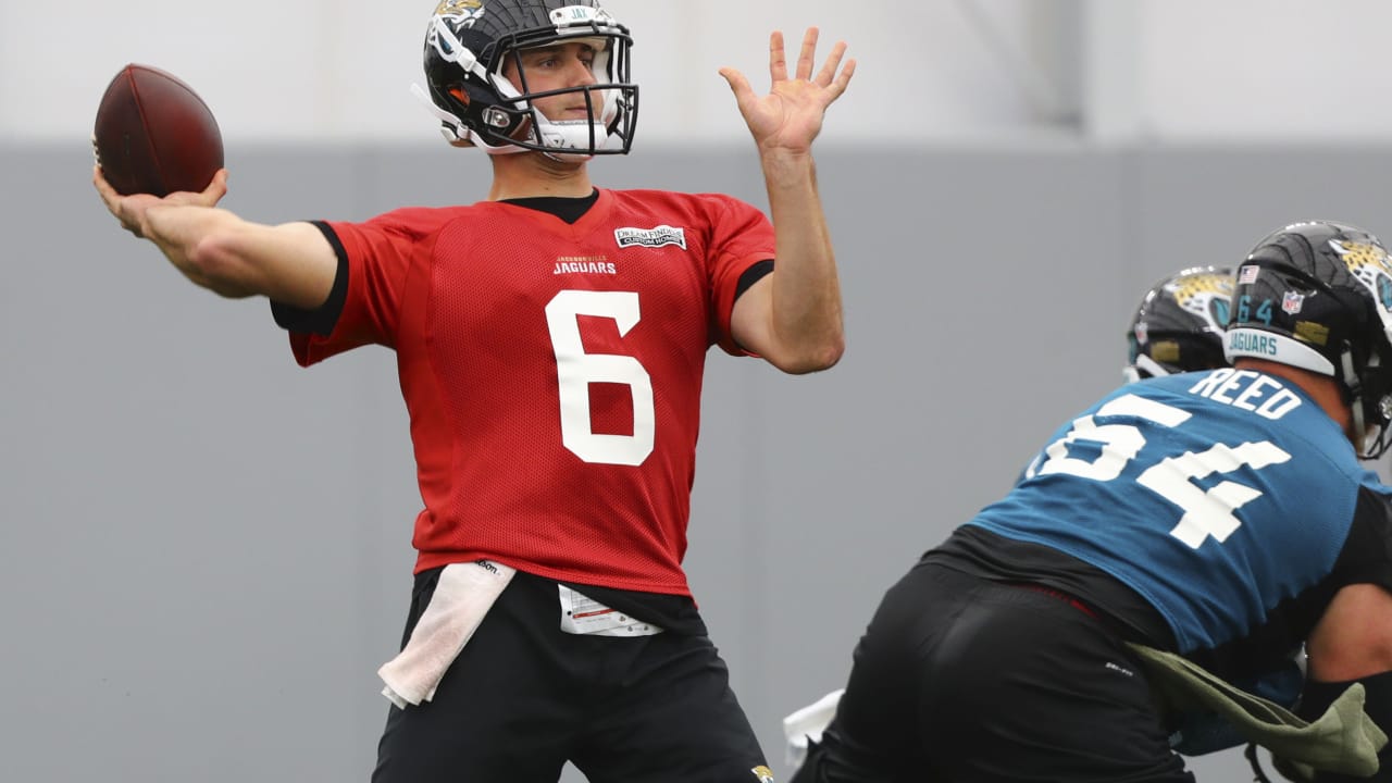 Jaguars trade for Browns back-up quarterback Cody Kessler