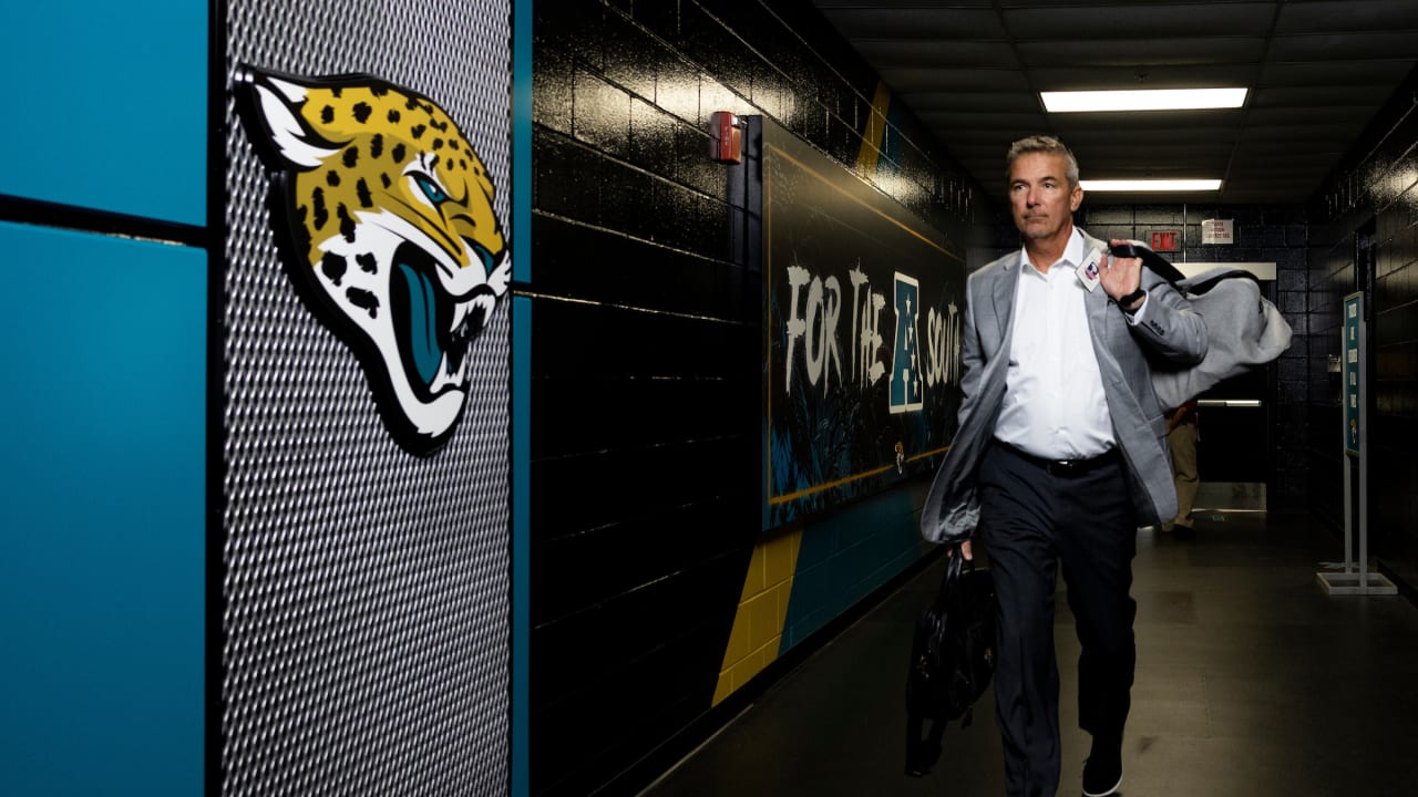 Jacksonville, FL, USA. 19th Sep, 2021. Jacksonville Jaguars quarterback  Trevor Lawrence (16) during 2nd half NFL football game between the  DenverBroncos and the Jacksonville Jaguars. Denver defeated Jacksonville  23-13 at TIAA Bank