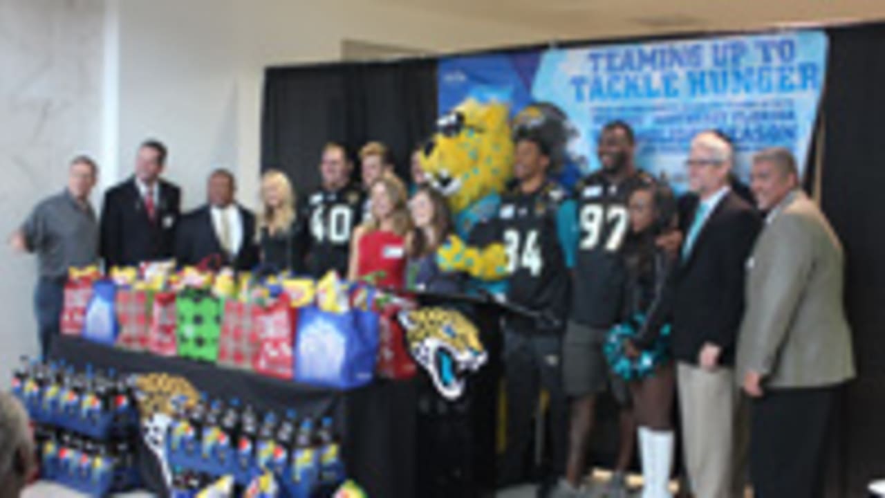 JAGUARS PLAYERS AND COACHES, PUBLIX, PEPSICO AND PARTNERS SUPPORT FEEDING  NORTHEAST FLORDIA TO PROVIDE TURKEYS AND HOLIDAY FOOD FOR 600 FAMILIES IN  NORTHEAST FLORIDA - Feeding Northeast Florida