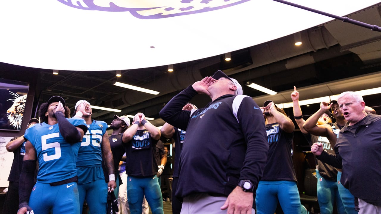 Mic'd Up: Go inside the Titans' locker room as they clinch a