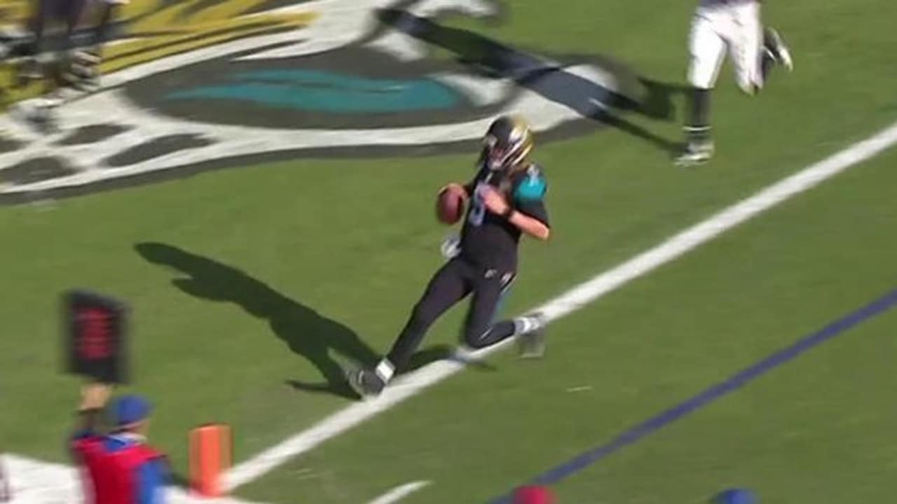 Blake Bortles Scrambles for a 22-Yard TD!, Broncos vs. Jaguars