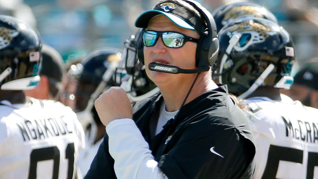 November 19, 2015: Jacksonville Jaguars quarterback Blake Bortles #5 comes  out of the tunnel during introductions before the game between the  Tennessee Titans and the Jacksonville Jaguars at EverBank Field in  Jacksonville