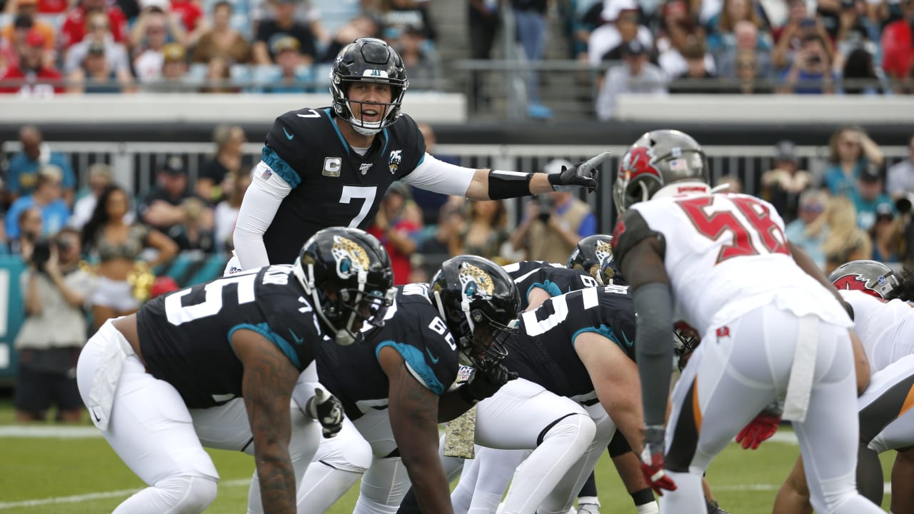 Nick Foles benched in favor of Gardner Minshew; Jaguars still lose to Bucs  28-11