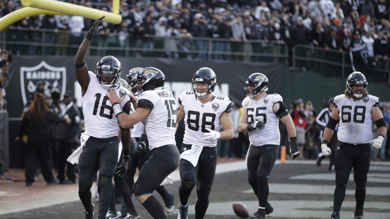 Las Vegas Raiders place kicker Daniel Carlson (2) after kicking field goal  during an NFL football game against the Seattle Seahawks, Sunday, Nov. 27,  2022, in Seattle, WA. The Raiders defeated the